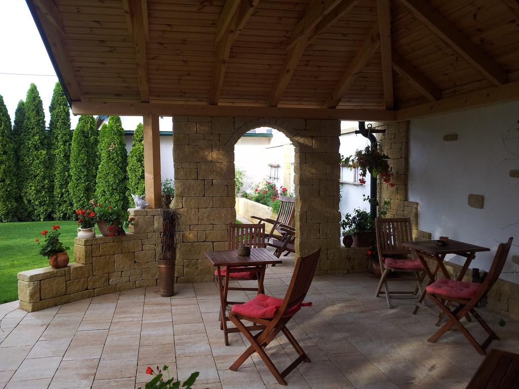 فندق برباش ام نيوسيدلهفي  Gastehaus Samira المظهر الخارجي الصورة